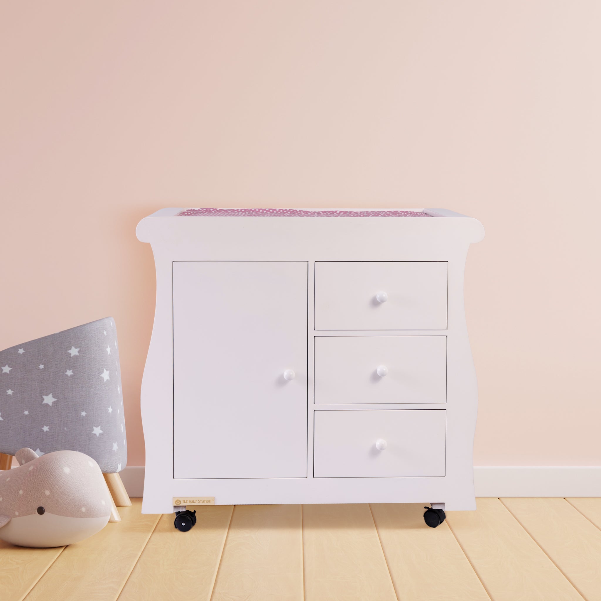 Snow Angel Changing Table Spacious design Tbs.studio